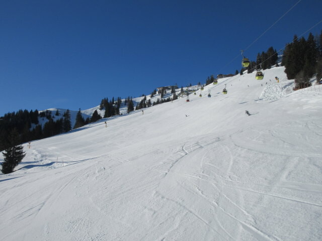 Familienabfahrt, darüber die 6-MGD Panorama Großarltal II