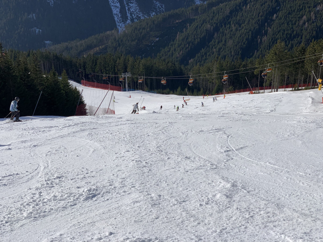S - Kurven Steilhang der Jm gegen 14:30; erst ab ca. hier deutliche Haufenbildung - zwischen den Haufen aber wunderbar griffig für Kurzschwünge, unterer Steilhang hingegen stets Top &amp; ohne Haufen
