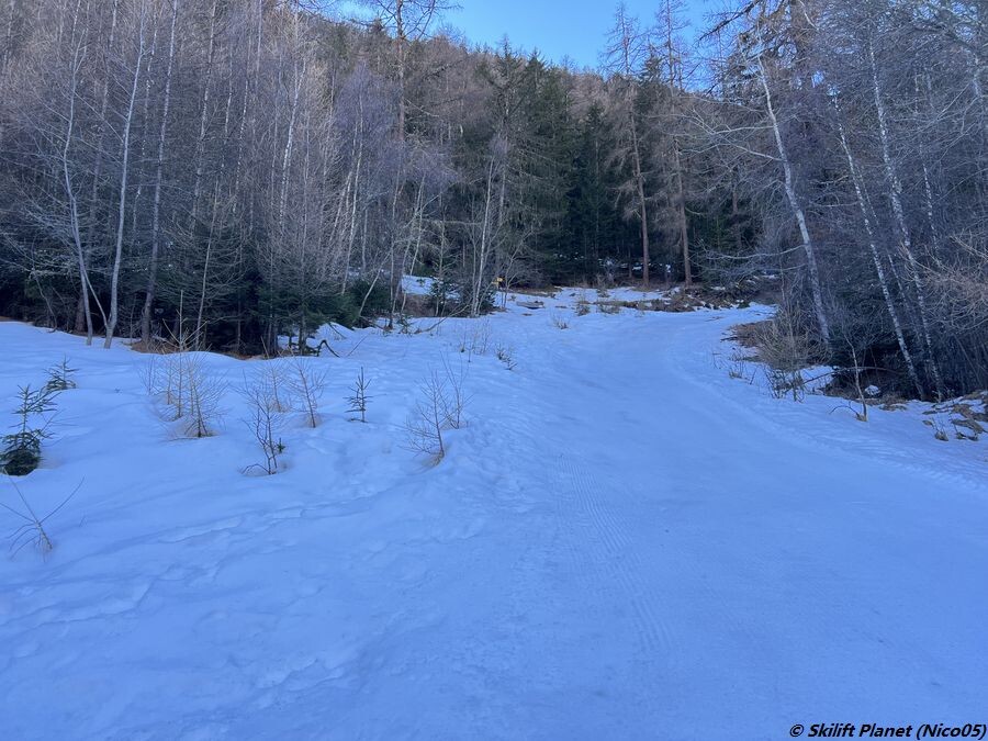 Piste Le Pont (Talabfahrt nach Parkplatz), sehr wenig Schnee