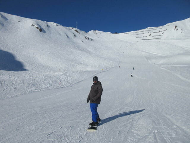 Piste 10, im Hintergrund die Bergstation der 8-MGD Panorama (2.473 m)