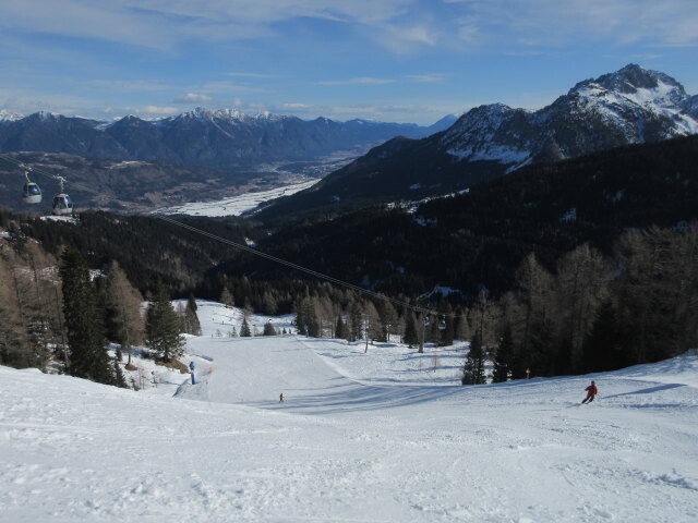 Zweikofel-Abfahrt, darüber die 15-MGD Zweikofel