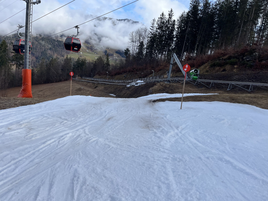 Und dann das Stück durch den Wald - an Kuppen wenig Schnee Auflage