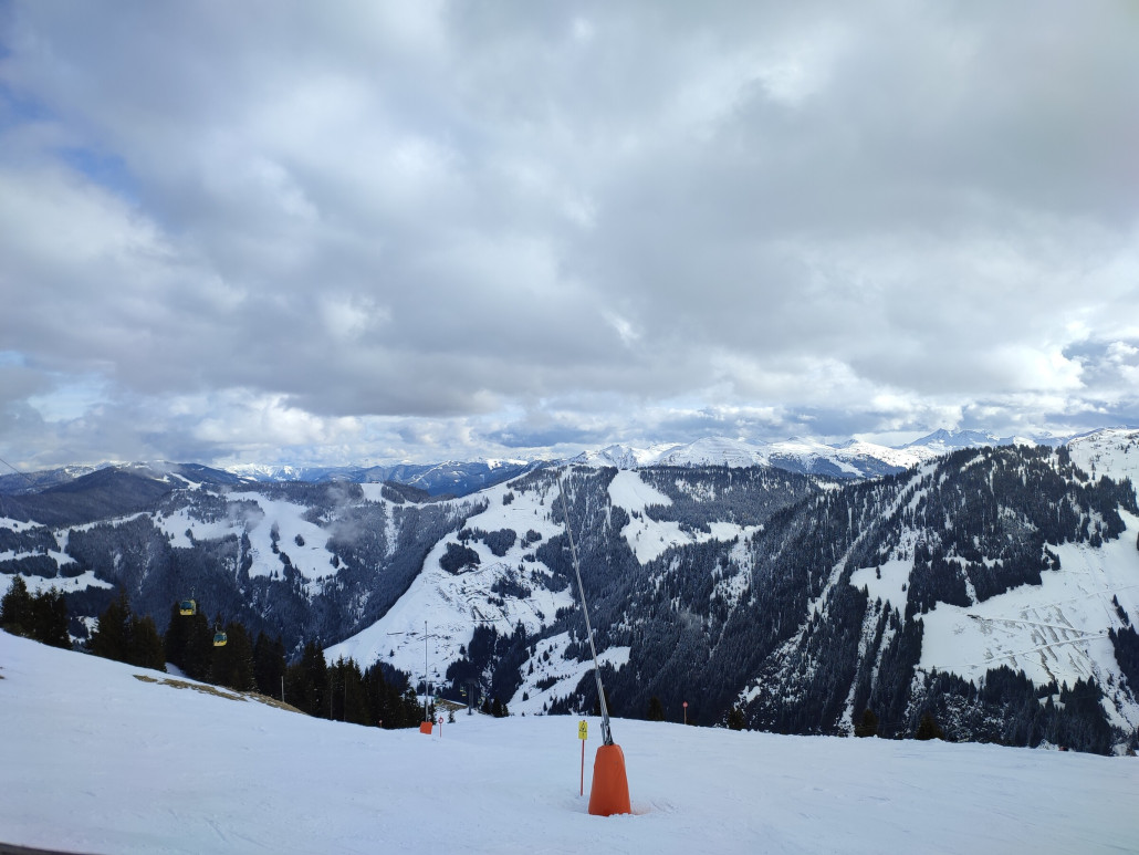Blick über TirolS(ulz) nach Saalbach