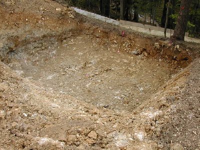 ein neues fundament wurde ausgehoben.