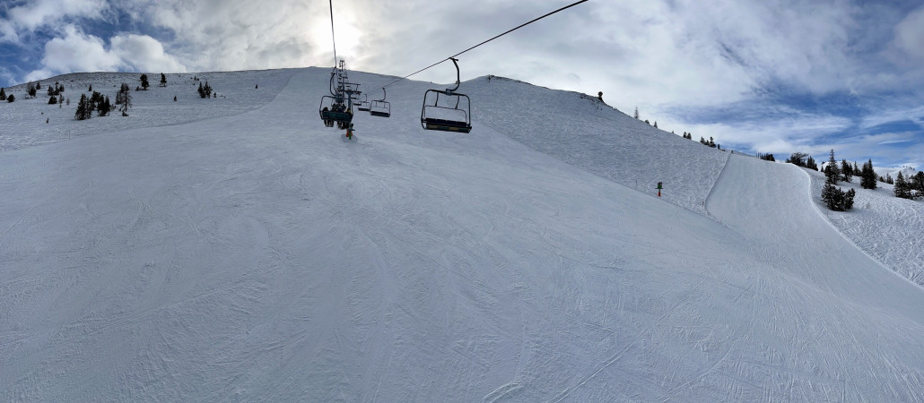 Pisten 2 und 2a mit viel Platz, schön griffig und auch am Nachmittag gut zu fahren, abgerutscht nur ganz unten der letzte Hang vor der Talstation der 4SB