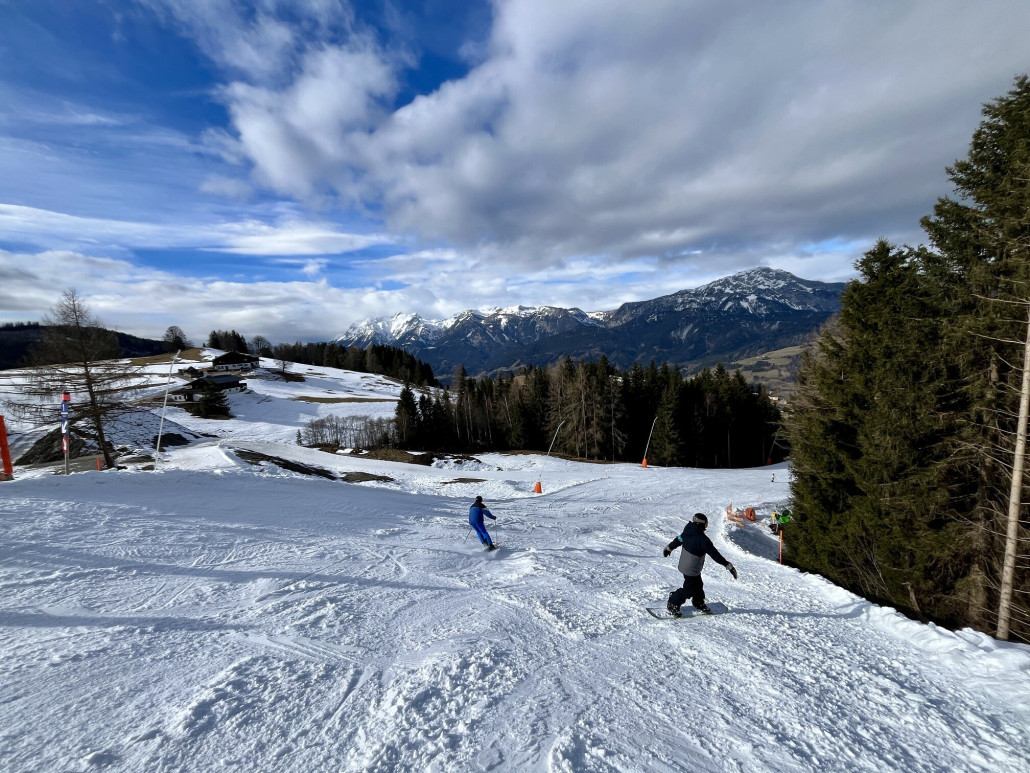 kurzer steilerer "Zielhang" der Talabfahrt mit sulziger Buckelbildung, sonst aber wirklich gut beisammen