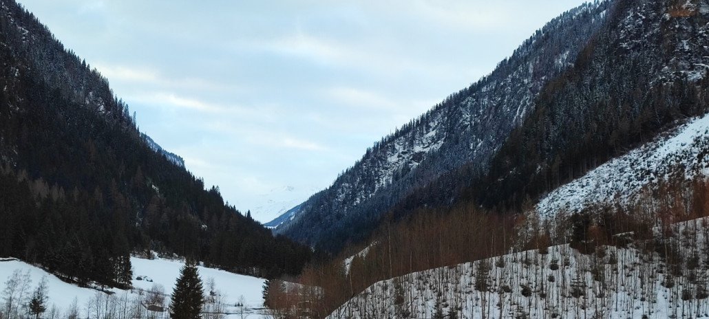 Blick zum Gletscher am frühen Morgen.