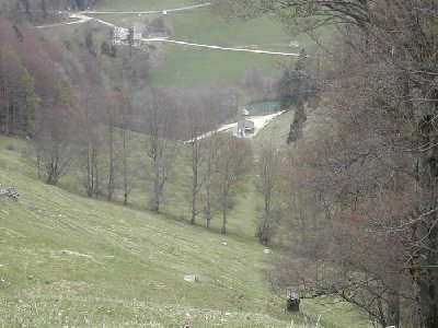 blick vom vogelberg zur wasserfallen hinunter.