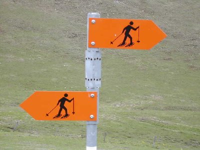 nach dem abbau des liftes ist nun jeder selbst für sein vorankommen im winter verantwortlich, schneeschuhe bieten hier interessante möglichkeiten.