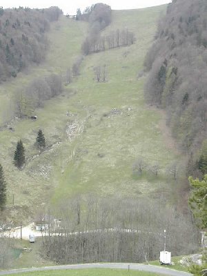 blick von der wasserfallen zum vogelberg. der alte skilift lässt sich noch erahnen, bald wird hier die gondelbahn noch gehen.