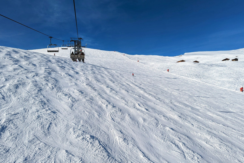Piste am Fermeda am Nachmittag - die leichten Sulz-Aufhäufungen sind schon wieder gefroren