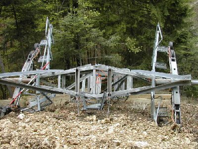 wer hat schon mal einen niederhalter senkrecht von oben fotographiert?