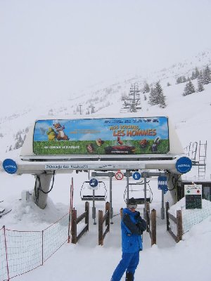 4-SB Vallonets Talstation. Wie immer, nichts los. Die Perspektive täuscht, die 4-SB macht auf 1025 m immerhin 371 Hm, ist also ganz gut steil.