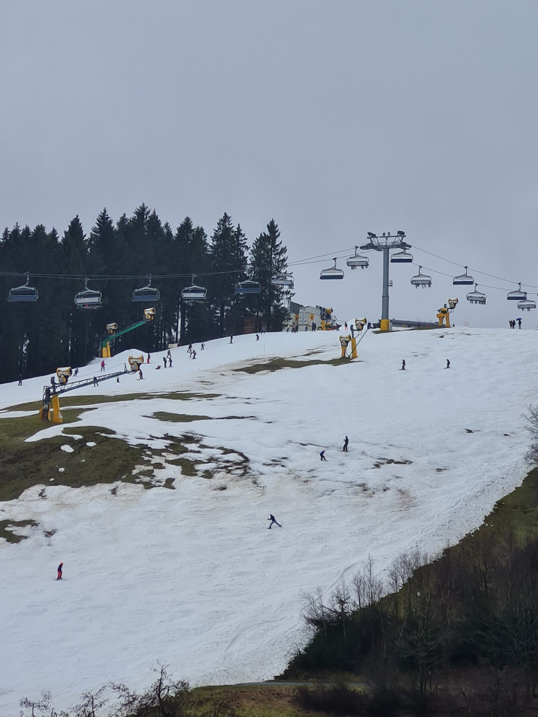 Poppenberg einseitig von oben gesperrt, aber (gerade) noch befahrbar.