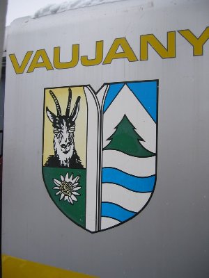 Das schöne Wappen von Vaujany mit den integrierten Skiern