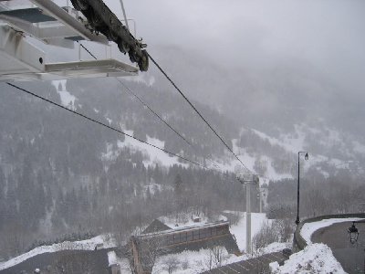 Trasse der GUB. Man sieht links die Waldschneise der &amp;quot;Fontbelle/Fare&amp;quot; und, dass es doch ca. 80-100 Hm hinauf zum Gegenhang sind