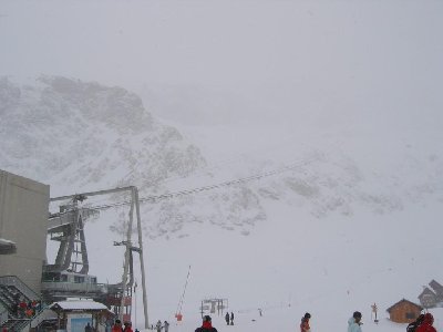 Trasse der 160-PB Alpette-Rousses, deren stützenlose, steile Trasse man ein wenig sieht