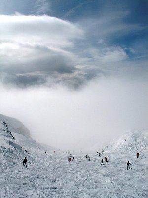 Man sieht warum die Piste &amp;quot;Couloir&amp;quot; heißt, links die typischen Felsstufen der 2. Etage