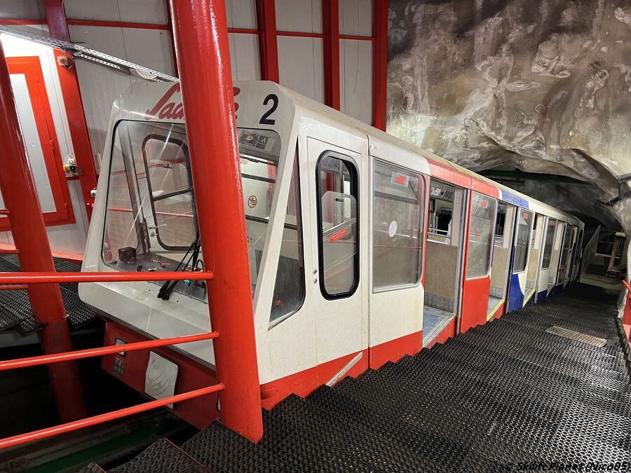 MetroAlpin; alte Kabinen fotografieren, bevor sie im Frühjahr ausgetauscht werden