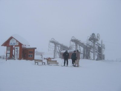 Talstation der Trippel-SLte Jeux bei noch massiven Nebel