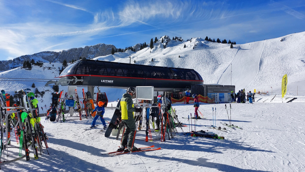 Bergstation der Umlaufbahn mit Alpköpfen und Gaichtspitze