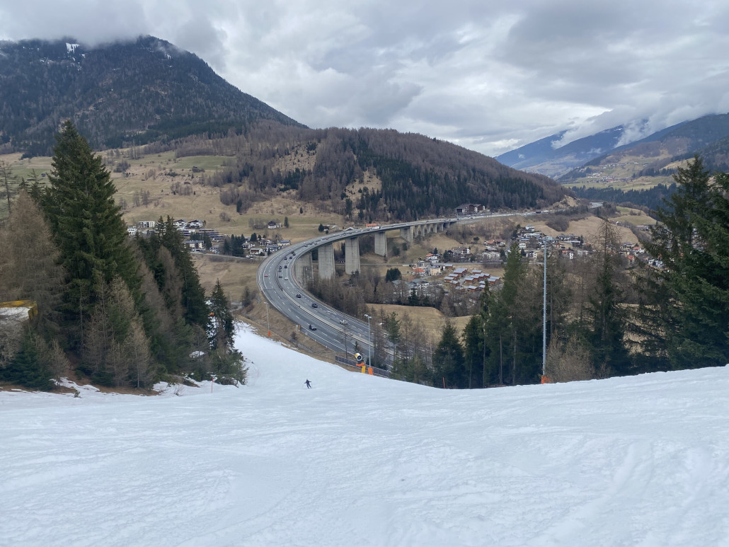Ungewöhnlicher Blick auf die Autobahn