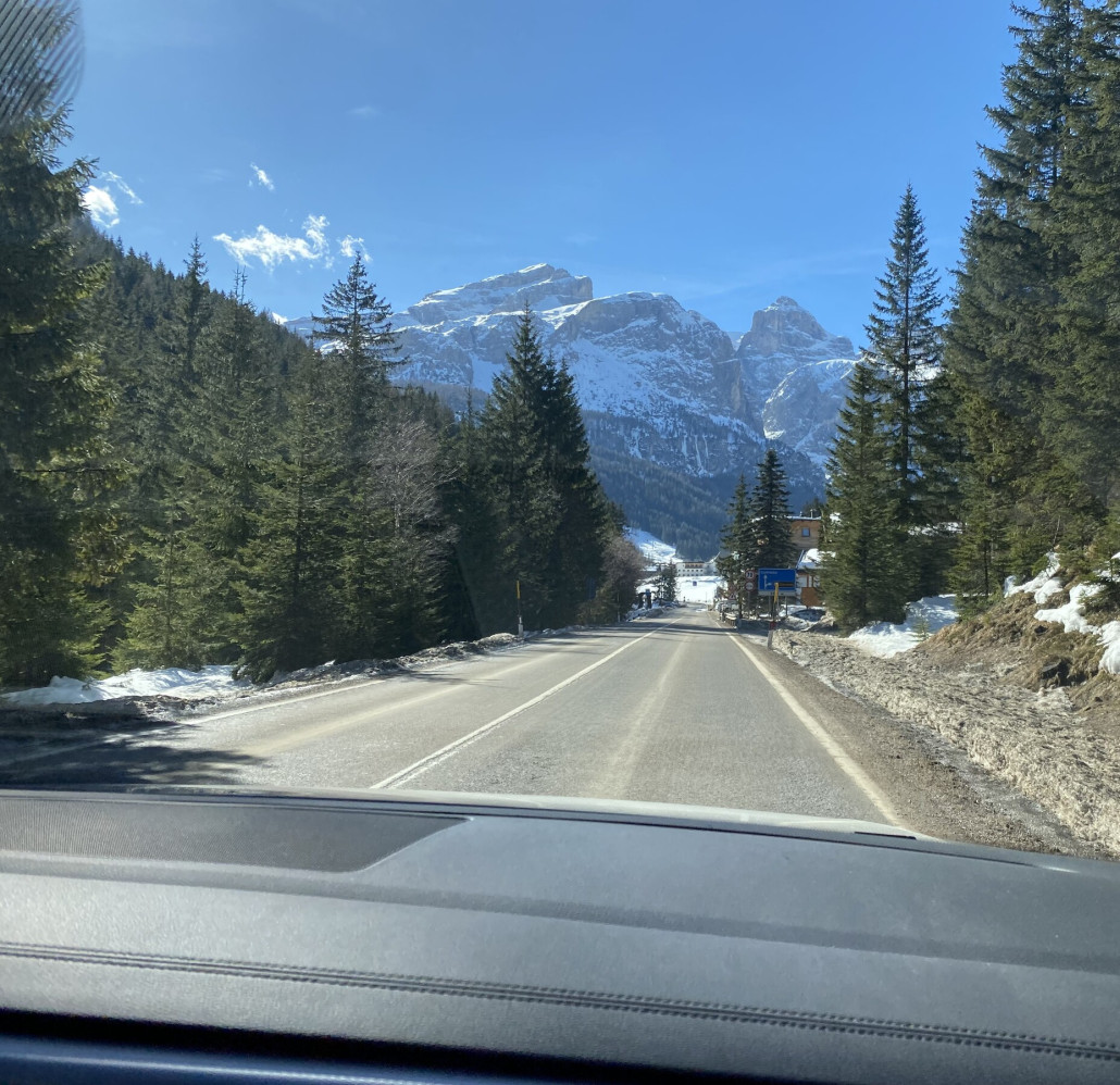 Erste Blicke auf die Dolomiten