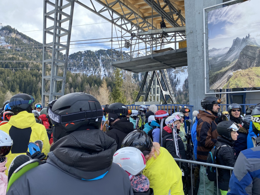 Krasse Wartezeit an der Pendelbahn