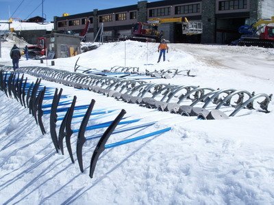 Neusetzen der Röhrs-Gehänge am Skilift Gandegg