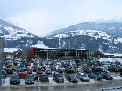 Parkhaus fotografiert vom goldpiste