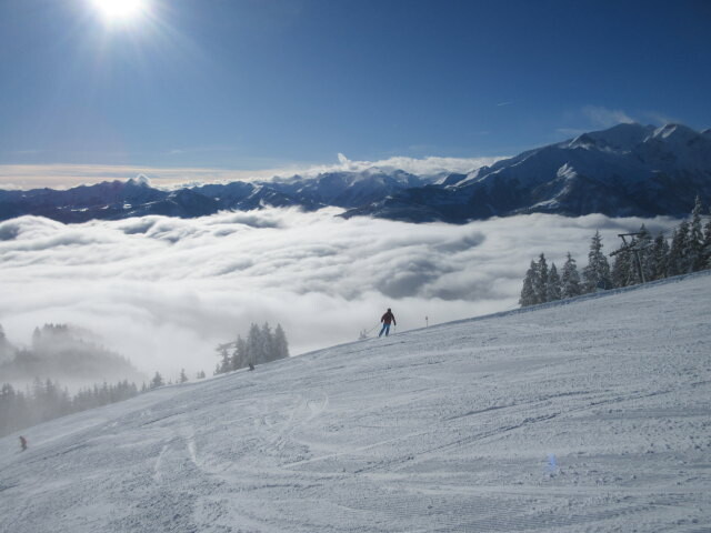 Hirschkogelpiste, dahinter die 6-MGD Areit 2