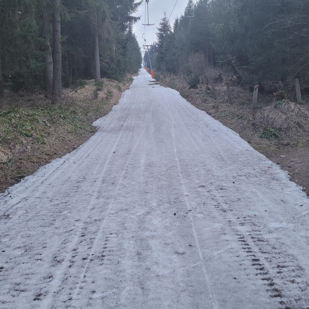 Lifttrasse bergwärts
