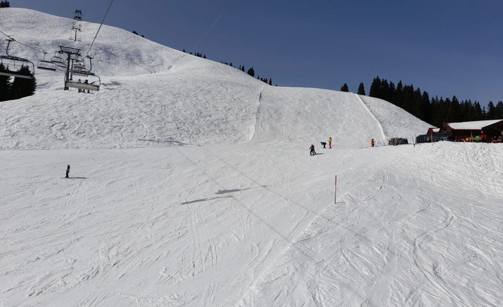 Kummereralm: hier gut, unten viele Hügel