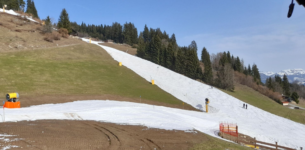 Jochbahn unten; sehr hügelig, aber gut beschneit.