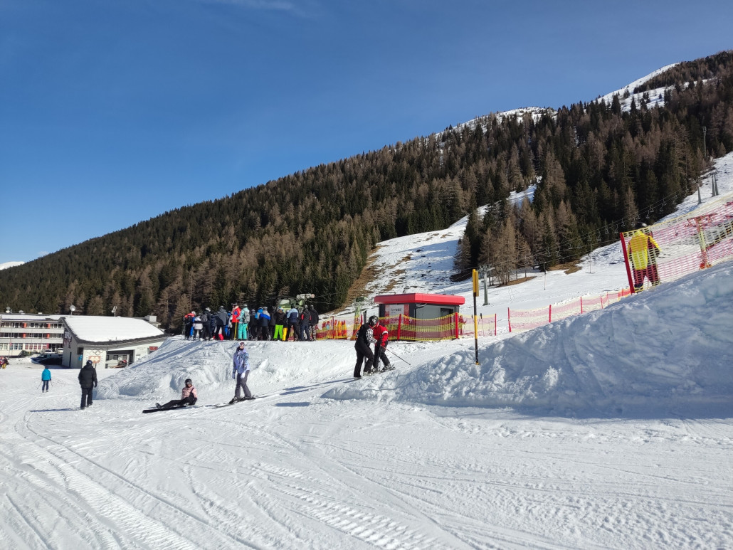 Am SL die längste Wartezeit, angeblich 25 Minuten für die Kinder.