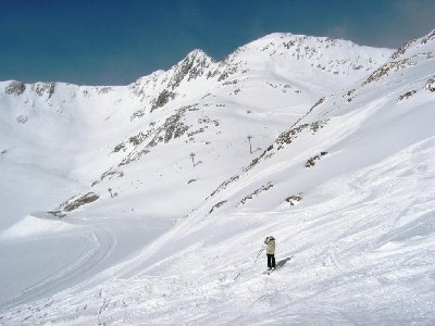 Blick zur 4-SB Glacier, die definitiv im eisfreien Bereich situiert ist. Darunter ist kurioserweise der Rest des Eisfeldes.