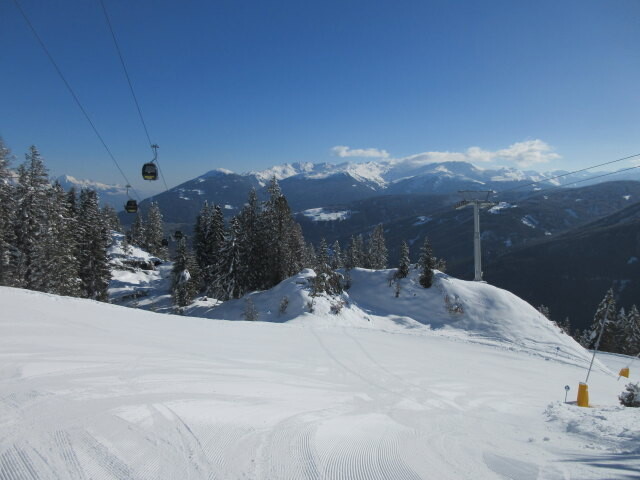 Waxeck-Abfahrt, darüber die 6-MGD Kreuzjoch II (links) und 10-MGD Galtberg (rechts)