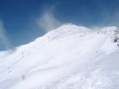 Pic Blanc von Südosten in der Totale. Ganz rechts sieht man die Ziehwegpassage vom breiteren Südost-Rücken zum Gletscherrand.