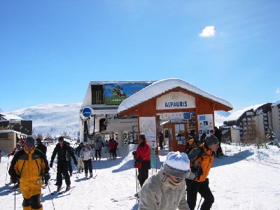Die 4-KSB Alpauris bringt einen rasant aus den Schluchten wieder hinauf direkt zum Bergers-Viertel von Alpe d´Huez