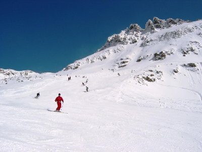 Typische Szene auf der &amp;quot;Sarenne&amp;quot;. Herrliche Landschaft, einiges los (aber doch noch nicht überfüllt), schönes Gefälle, interessante Trassierung