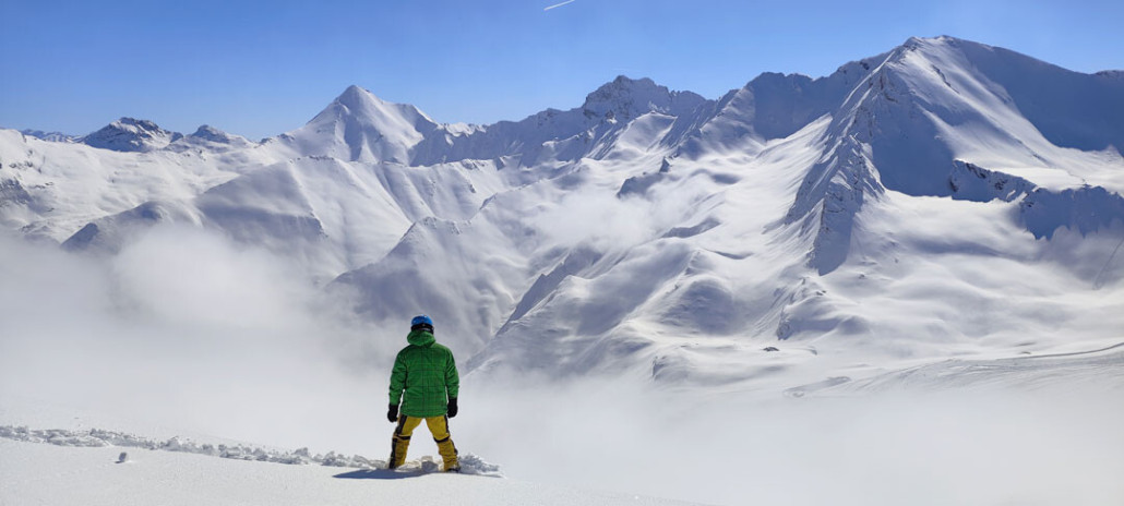Blick von der blauen 22 (Ziehweg) Richtung Talabfahrt 80 nach Samnaun über den Ravaischen Salaas hinweg. 12.04 Uhr