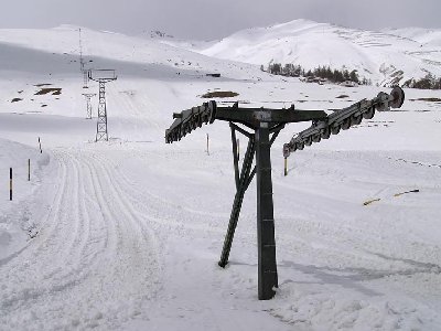 Nach der Entfernung des Seils macht der einst stolze Lift bereits einen trostlosen Eindruck.