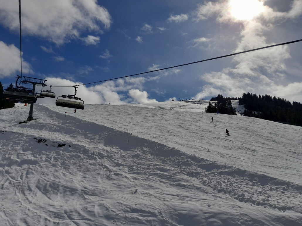 Aualm: unten recht aufgeworfen