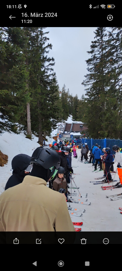 längste Schlange am lahmen 2er Sessellift, sonst max. 2-3