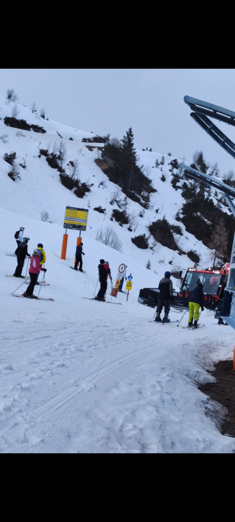 Pistenbully rückt nochmal an und macht die Verbindung  19 neu