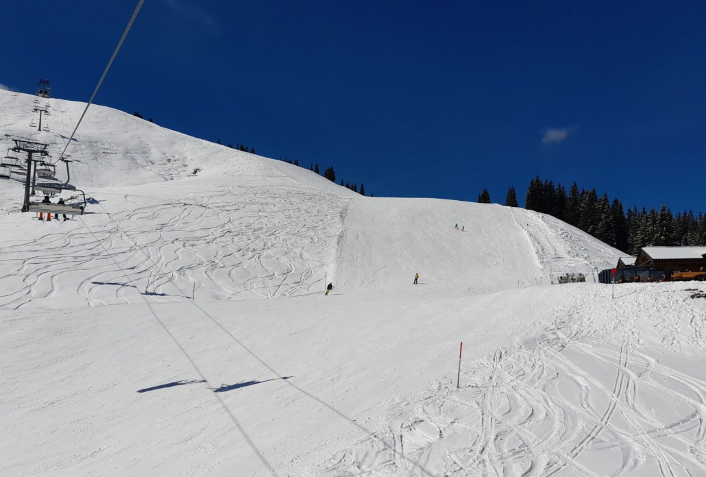 Kummerer: oben eher klebriger Neuschnee, unten sulzig