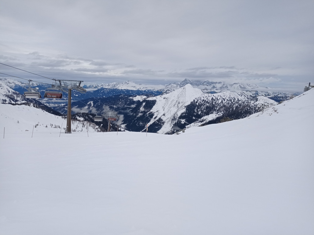 Auffahrt mit der Gamskogelbahn, die Sicht ist noch etwas diffus...