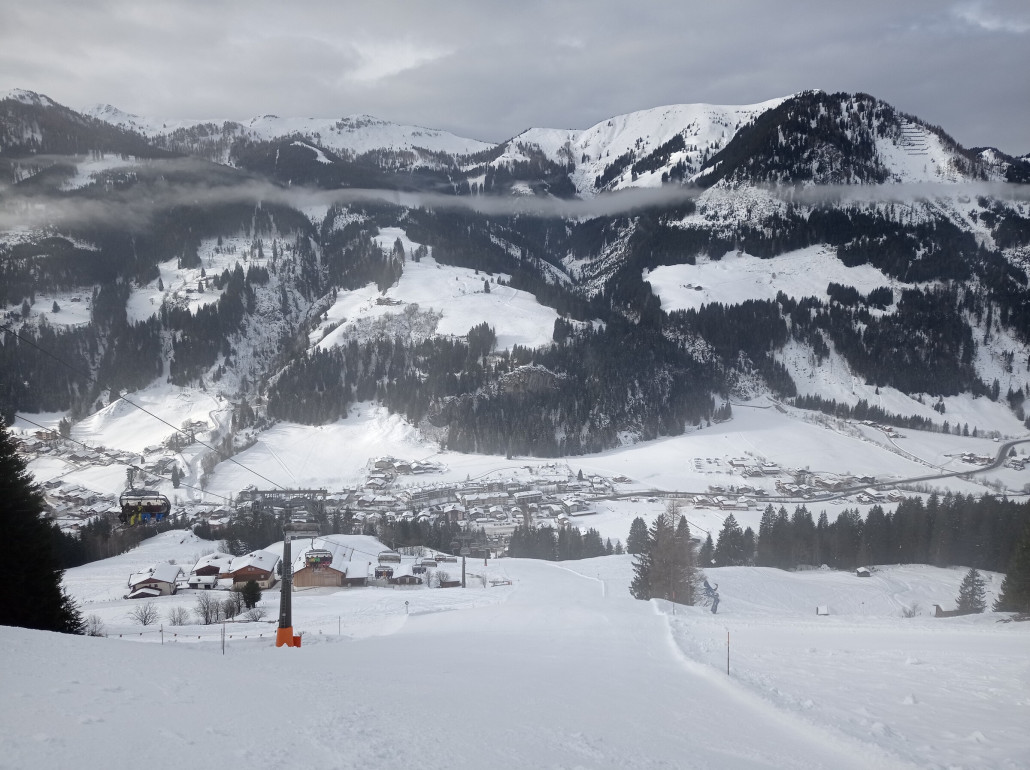 Talabfahrt Kleinarl, unten ziemlich vereist und der Nebel hängt auch noch etwas im Tal.