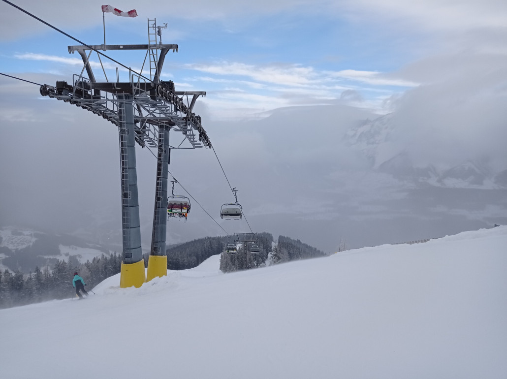 Am Hochwurzen angekommen erwartet uns die FIS-Abfahrt in perfektem Zustand.