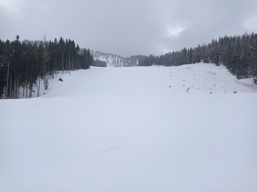 Auch an den Abfahrten von der Gasselhöhe sind wir ziemlich allein. Die Talabfahrt zum Silver Jet ist dann leider eine einzige Eisplatte.